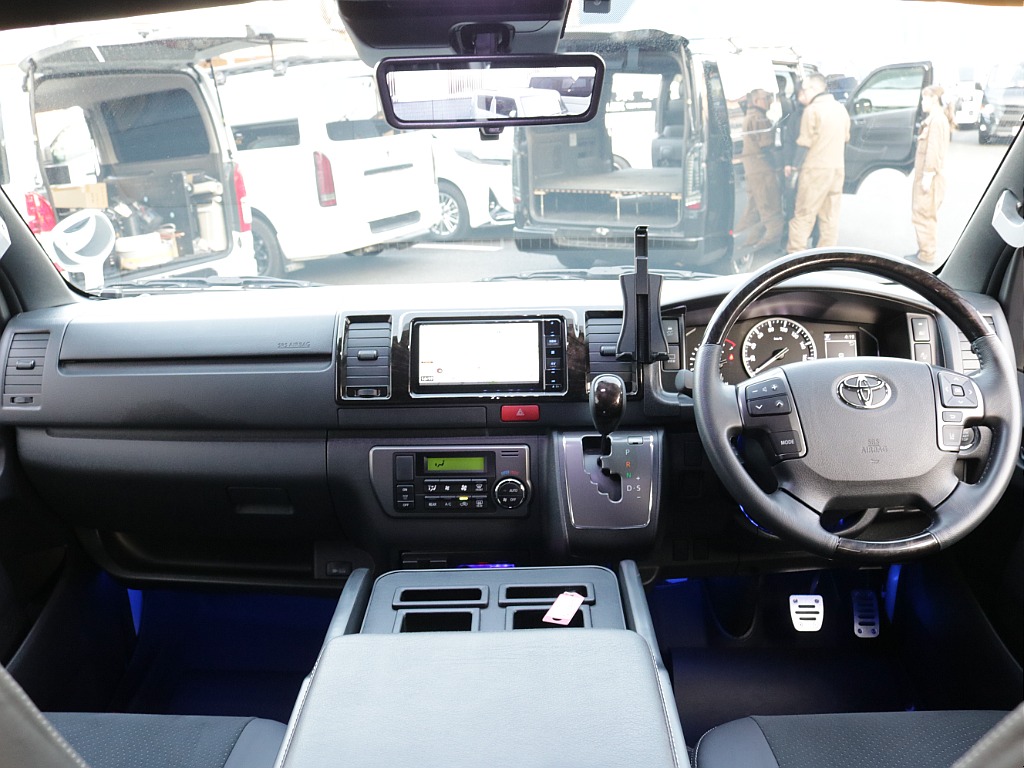 令和５年式ダークプライムⅡ２０００ガソリン２WDフレックスカスタム車両入庫！オリジナルスポイラーオリジナルオーバーフェンダーオリジナルＬＥＤテールライトオリジナル１７インチアルミ床張りベットＫＩＴ装備