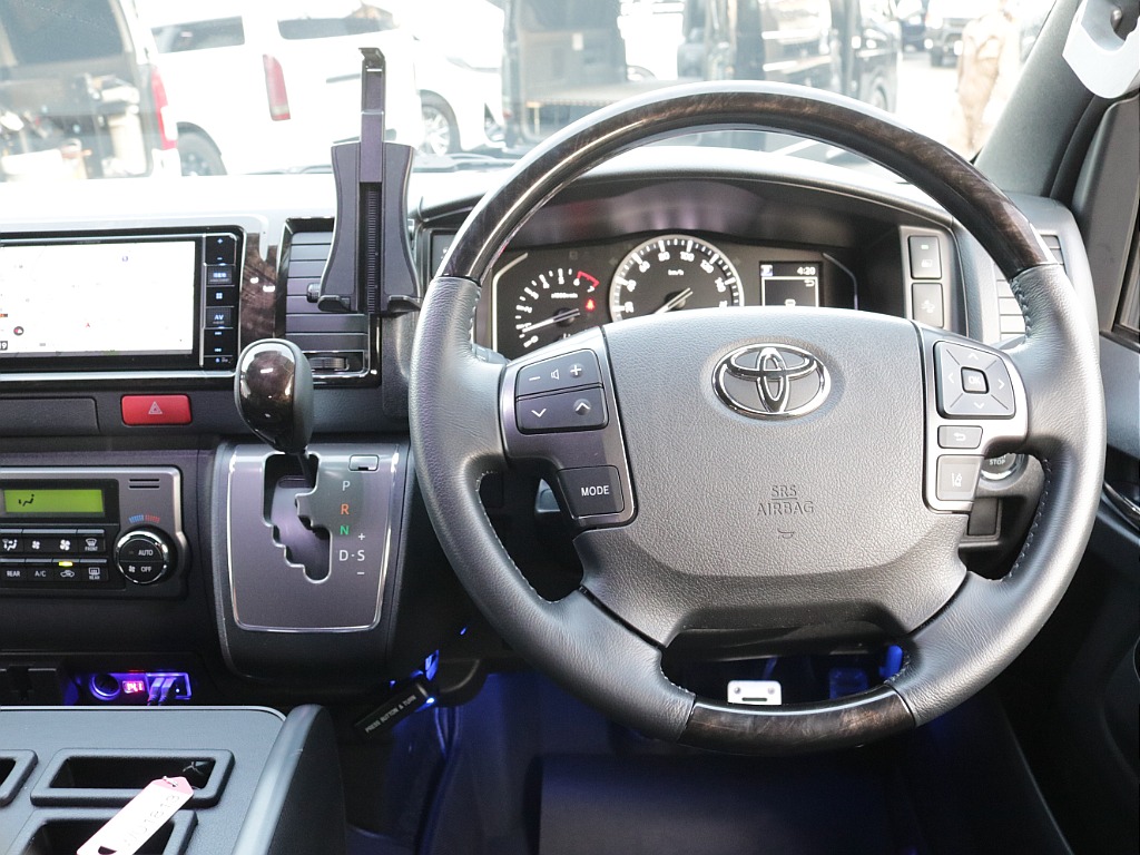 令和５年式ダークプライムⅡ２０００ガソリン２WDフレックスカスタム車両入庫！オリジナルスポイラーオリジナルオーバーフェンダーオリジナルＬＥＤテールライトオリジナル１７インチアルミ床張りベットＫＩＴ装備