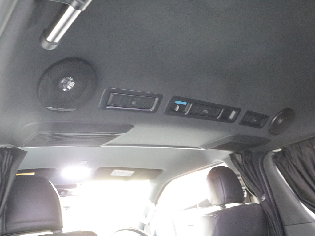 令和５年式ダークプライムⅡ２０００ガソリン２WDフレックスカスタム車両入庫！オリジナルスポイラーオリジナルオーバーフェンダーオリジナルＬＥＤテールライトオリジナル１７インチアルミ床張りベットＫＩＴ装備