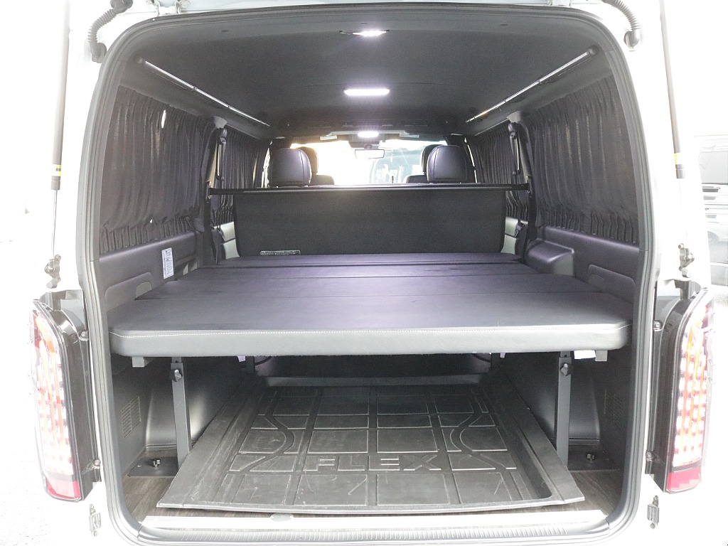 令和５年式ダークプライムⅡ２０００ガソリン２WDフレックスカスタム車両入庫！オリジナルスポイラーオリジナルオーバーフェンダーオリジナルＬＥＤテールライトオリジナル１７インチアルミ床張りベットＫＩＴ装備