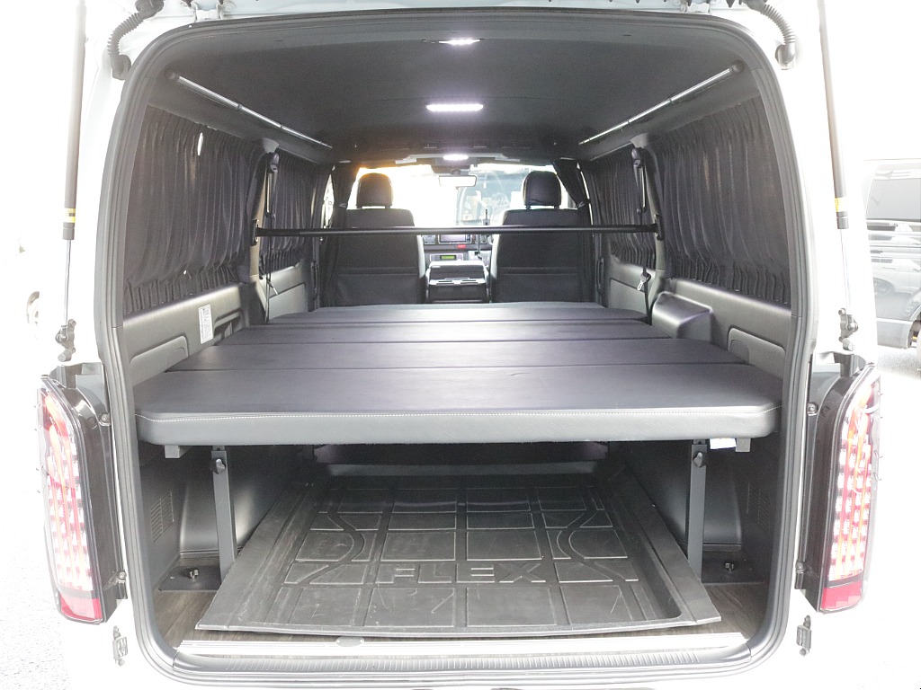 令和５年式ダークプライムⅡ２０００ガソリン２WDフレックスカスタム車両入庫！オリジナルスポイラーオリジナルオーバーフェンダーオリジナルＬＥＤテールライトオリジナル１７インチアルミ床張りベットＫＩＴ装備