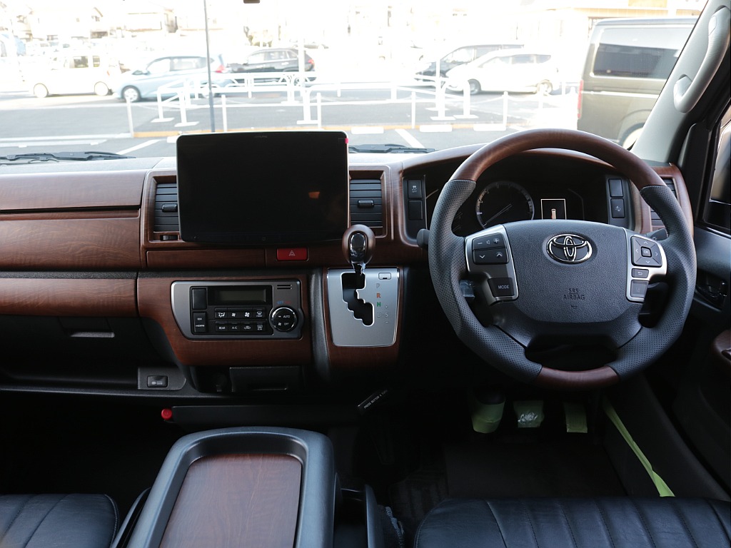 インテリアパネル3点セット装着済み！！