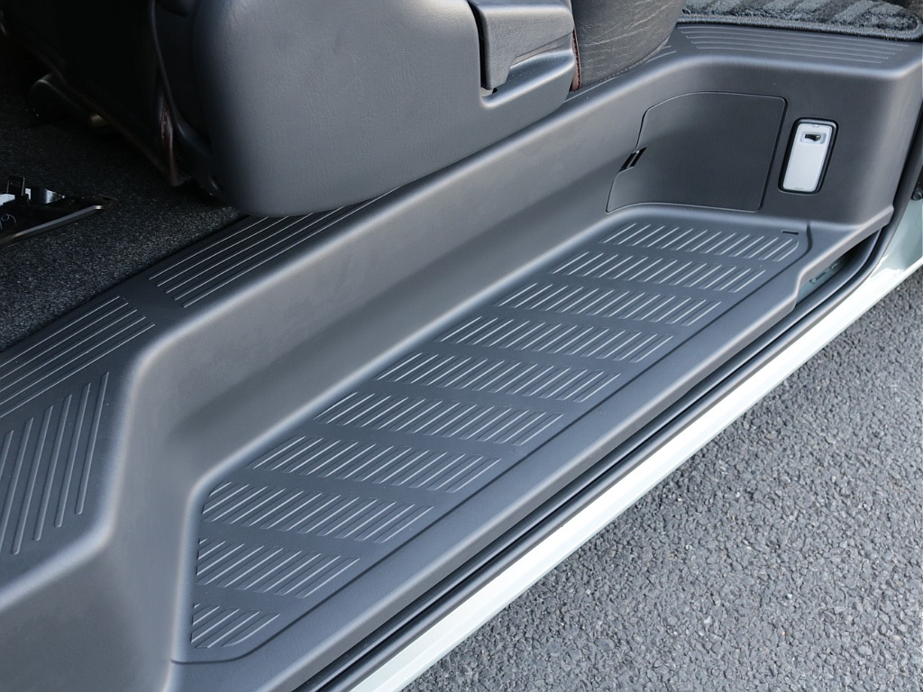 令和７年式アースカラーパッケージ２０００ガソリン２WDオリジナルＲＥクラシック丸目ライトフェイスチェンジ済み！オリジナルスポイラーオリジナル１６インチアルミアルパインメカレス１１インチＥＴＣ２．０装備