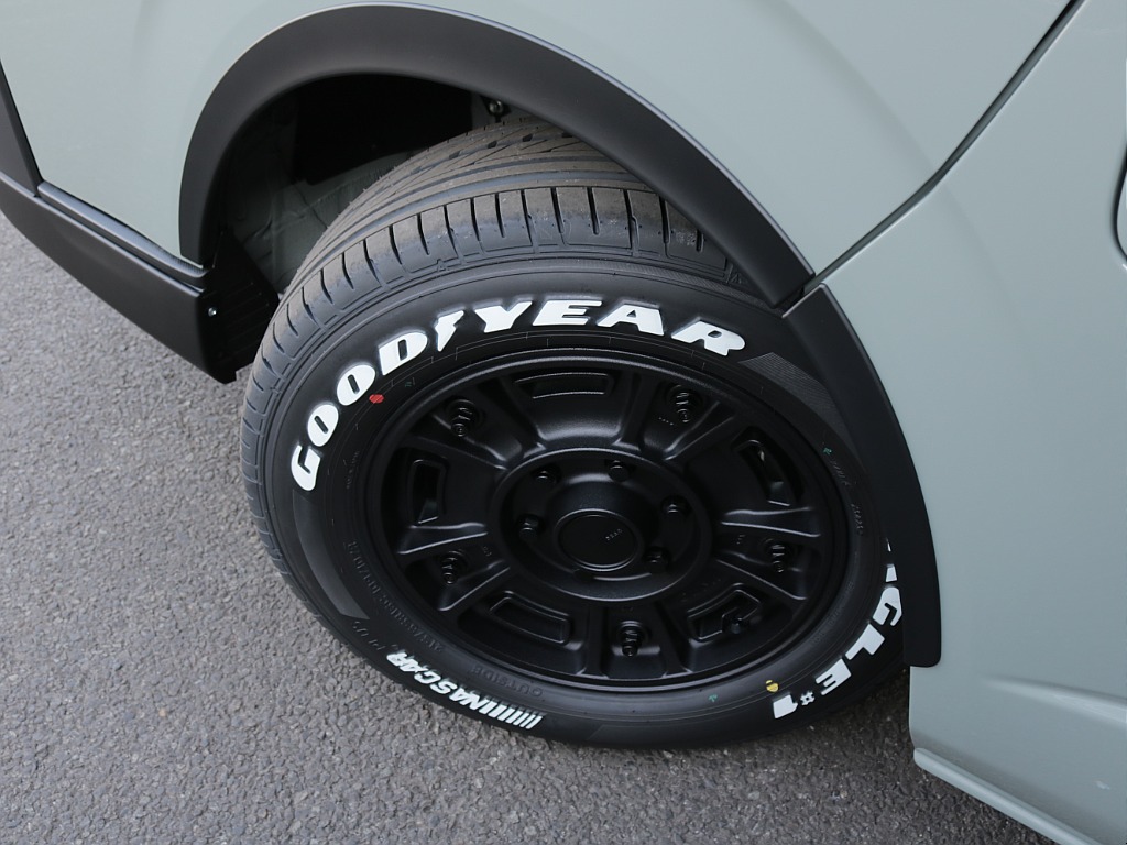 令和７年式アースカラーパッケージ２０００ガソリン２WDオリジナルＲＥクラシック丸目ライトフェイスチェンジ済み！オリジナルスポイラーオリジナル１６インチアルミアルパインメカレス１１インチＥＴＣ２．０装備