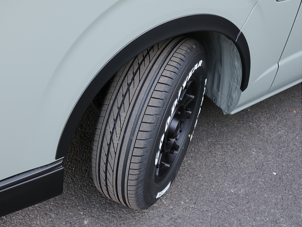 令和７年式アースカラーパッケージ２０００ガソリン２WDオリジナルＲＥクラシック丸目ライトフェイスチェンジ済み！オリジナルスポイラーオリジナル１６インチアルミアルパインメカレス１１インチＥＴＣ２．０装備