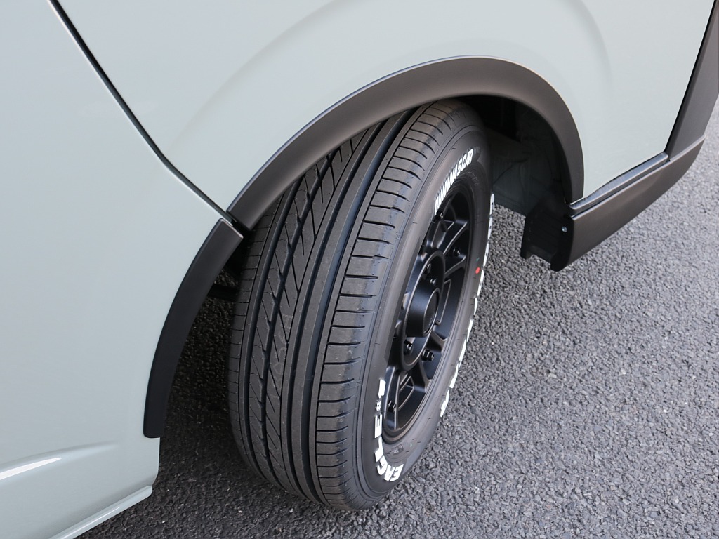 令和７年式アースカラーパッケージ２０００ガソリン２WDオリジナルＲＥクラシック丸目ライトフェイスチェンジ済み！オリジナルスポイラーオリジナル１６インチアルミアルパインメカレス１１インチＥＴＣ２．０装備