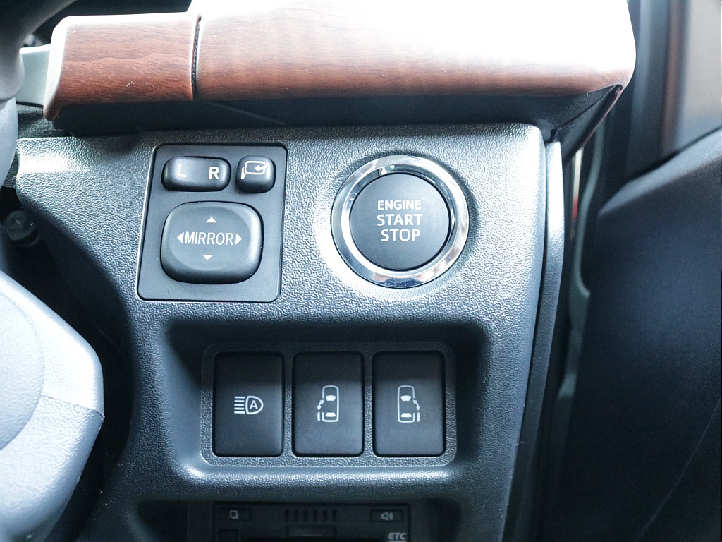 令和７年式アースカラーパッケージ２０００ガソリン２WDオリジナルＲＥクラシック丸目ライトフェイスチェンジ済み！オリジナルスポイラーオリジナル１６インチアルミアルパインメカレス１１インチＥＴＣ２．０装備