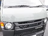 令和７年式ハイエースＶアースカラーパッケージ２０００ガソリン２ＷＤ！ＲＥクラシック丸目ライトフェイスチェンジ済み！アルパインＢＩＧ－Ｘ１１インチナビビルトインＥＴＣ、ＨＤＭＩソケット装着済み！！