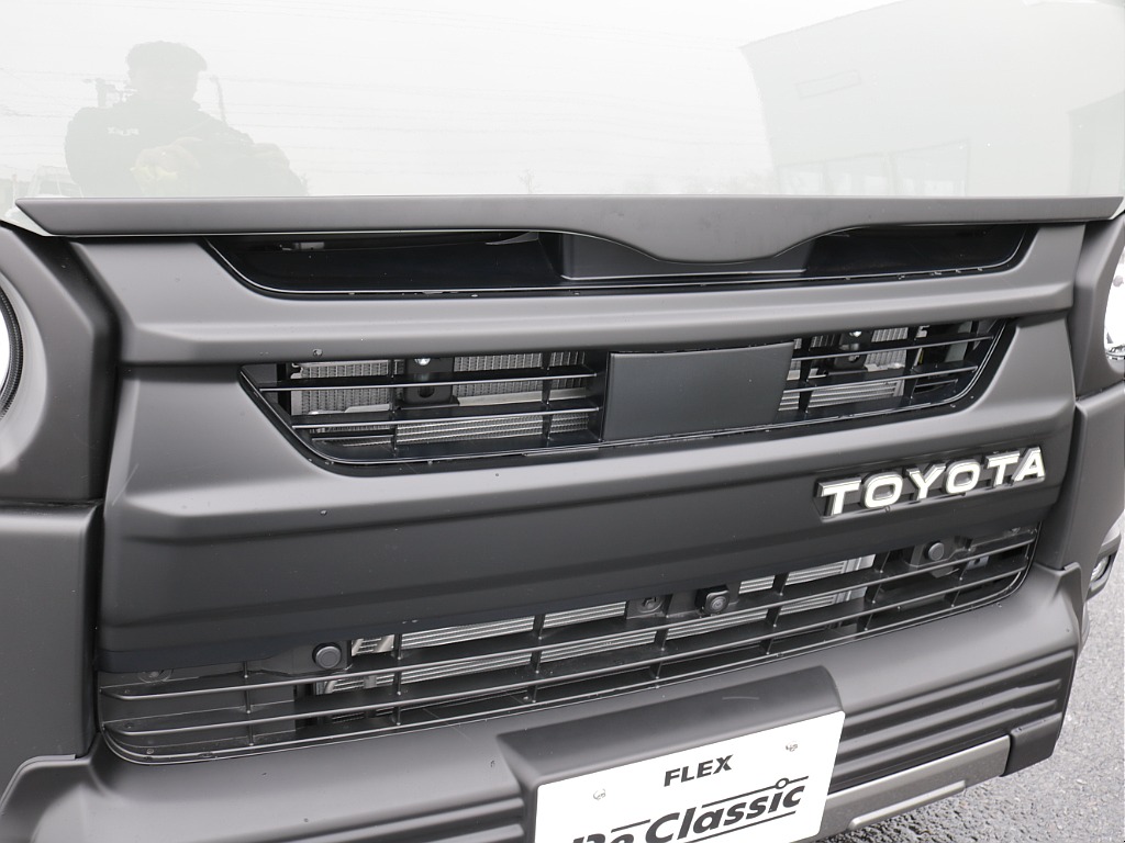 令和７年式ハイエースＶアースカラーパッケージ２０００ガソリン２ＷＤ！ＲＥクラシック丸目ライトフェイスチェンジ済み！アルパインＢＩＧ－Ｘ１１インチナビビルトインＥＴＣ、ＨＤＭＩソケット装着済み！！