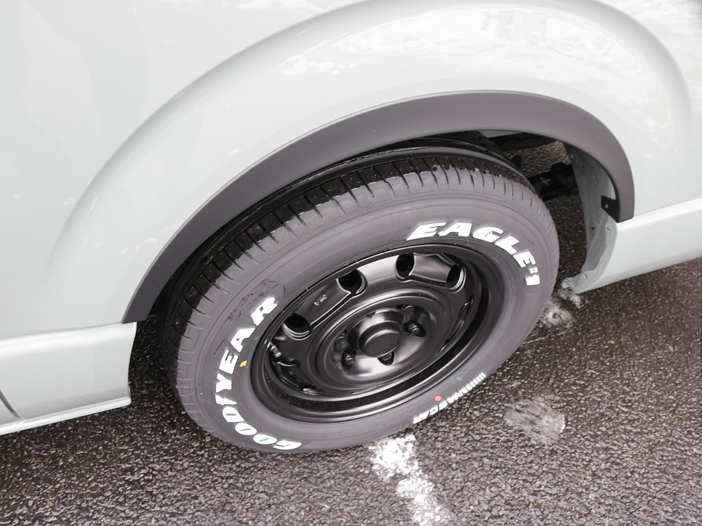 令和７年式ハイエースＶアースカラーパッケージ２０００ガソリン２ＷＤ！ＲＥクラシック丸目ライトフェイスチェンジ済み！アルパインＢＩＧ－Ｘ１１インチナビビルトインＥＴＣ、ＨＤＭＩソケット装着済み！！