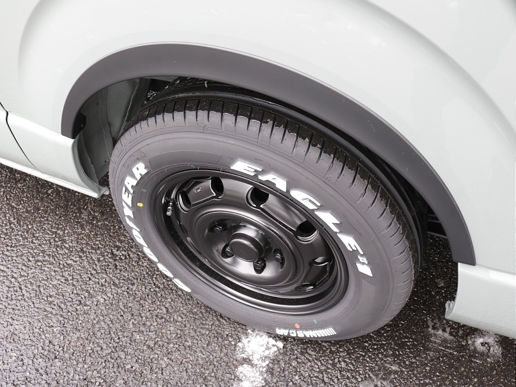 令和７年式ハイエースＶアースカラーパッケージ２０００ガソリン２ＷＤ！ＲＥクラシック丸目ライトフェイスチェンジ済み！アルパインＢＩＧ－Ｘ１１インチナビビルトインＥＴＣ、ＨＤＭＩソケット装着済み！！