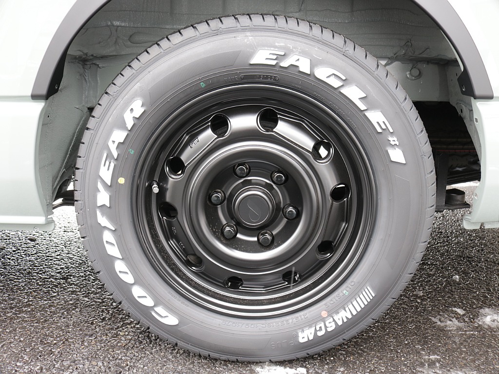 令和７年式ハイエースＶアースカラーパッケージ２０００ガソリン２ＷＤ！ＲＥクラシック丸目ライトフェイスチェンジ済み！アルパインＢＩＧ－Ｘ１１インチナビビルトインＥＴＣ、ＨＤＭＩソケット装着済み！！