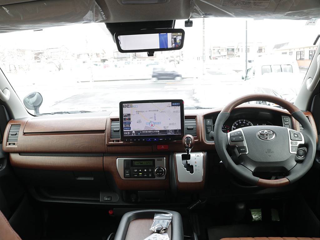 令和７年式ハイエースＶアースカラーパッケージ２０００ガソリン２ＷＤ！ＲＥクラシック丸目ライトフェイスチェンジ済み！アルパインＢＩＧ－Ｘ１１インチナビビルトインＥＴＣ、ＨＤＭＩソケット装着済み！！