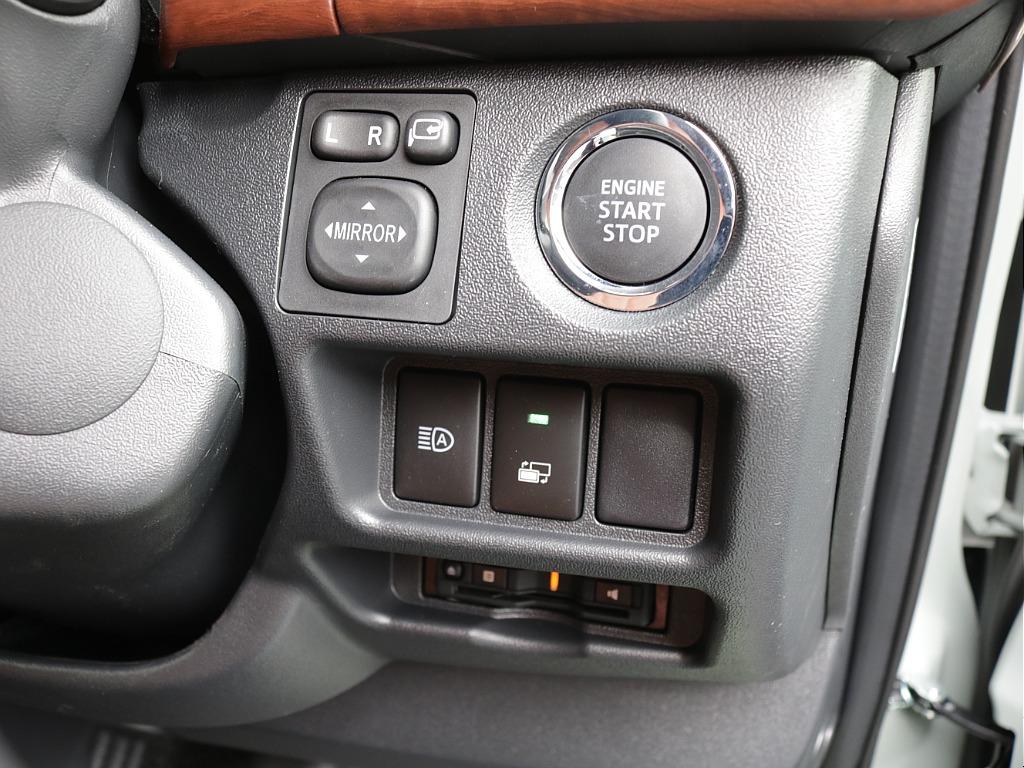 令和７年式ハイエースＶアースカラーパッケージ２０００ガソリン２ＷＤ！ＲＥクラシック丸目ライトフェイスチェンジ済み！アルパインＢＩＧ－Ｘ１１インチナビビルトインＥＴＣ、ＨＤＭＩソケット装着済み！！