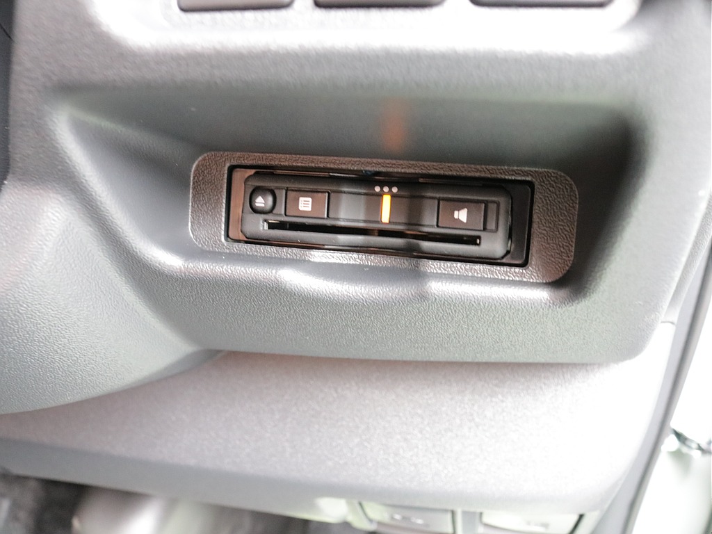 令和７年式ハイエースＶアースカラーパッケージ２０００ガソリン２ＷＤ！ＲＥクラシック丸目ライトフェイスチェンジ済み！アルパインＢＩＧ－Ｘ１１インチナビビルトインＥＴＣ、ＨＤＭＩソケット装着済み！！