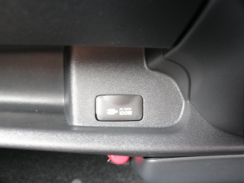 令和７年式ハイエースＶアースカラーパッケージ２０００ガソリン２ＷＤ！ＲＥクラシック丸目ライトフェイスチェンジ済み！アルパインＢＩＧ－Ｘ１１インチナビビルトインＥＴＣ、ＨＤＭＩソケット装着済み！！