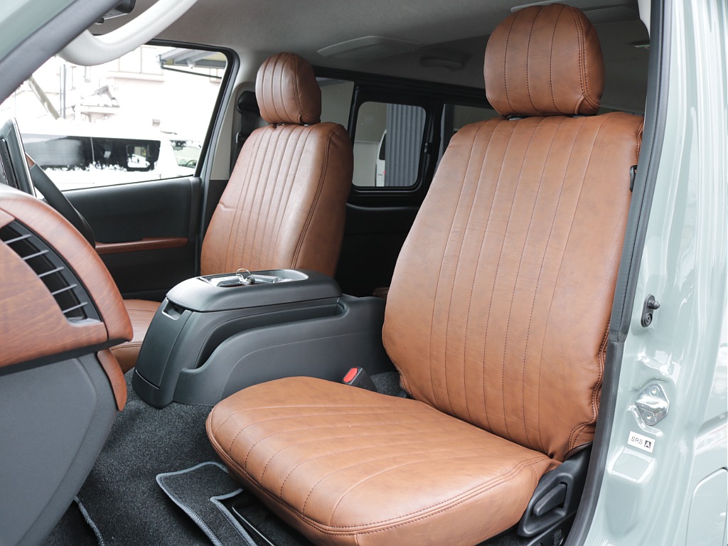 令和７年式ハイエースＶアースカラーパッケージ２０００ガソリン２ＷＤ！ＲＥクラシック丸目ライトフェイスチェンジ済み！アルパインＢＩＧ－Ｘ１１インチナビビルトインＥＴＣ、ＨＤＭＩソケット装着済み！！