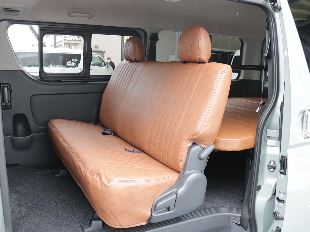 令和７年式ハイエースＶアースカラーパッケージ２０００ガソリン２ＷＤ！ＲＥクラシック丸目ライトフェイスチェンジ済み！アルパインＢＩＧ－Ｘ１１インチナビビルトインＥＴＣ、ＨＤＭＩソケット装着済み！！