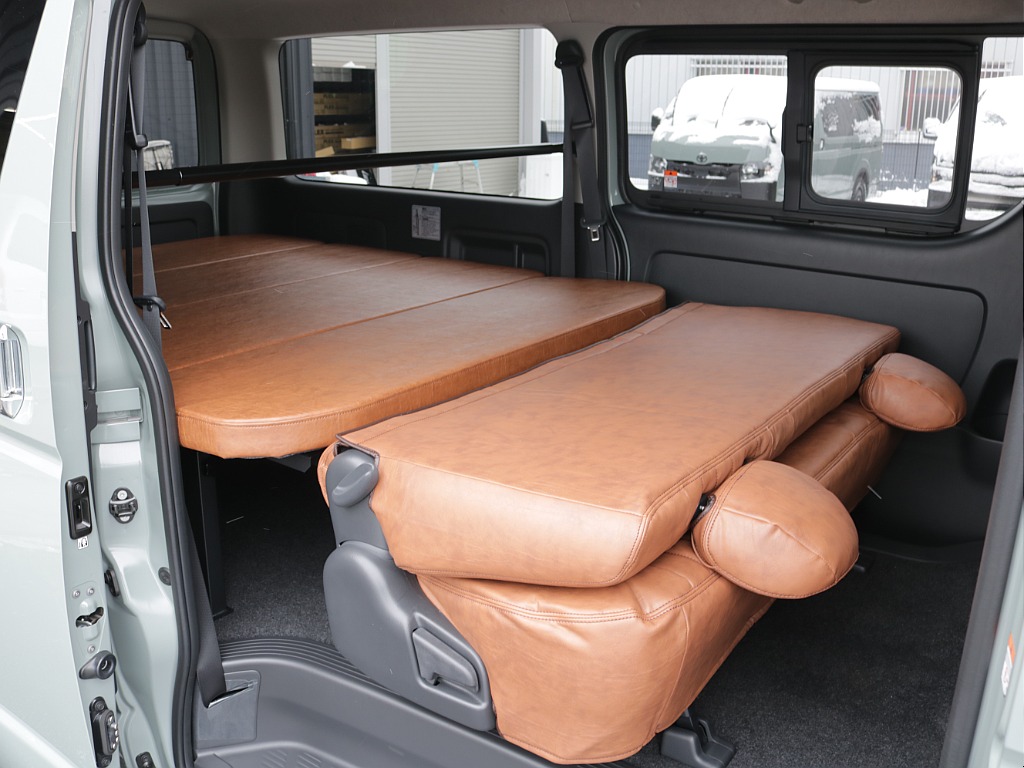 令和７年式ハイエースＶアースカラーパッケージ２０００ガソリン２ＷＤ！ＲＥクラシック丸目ライトフェイスチェンジ済み！アルパインＢＩＧ－Ｘ１１インチナビビルトインＥＴＣ、ＨＤＭＩソケット装着済み！！