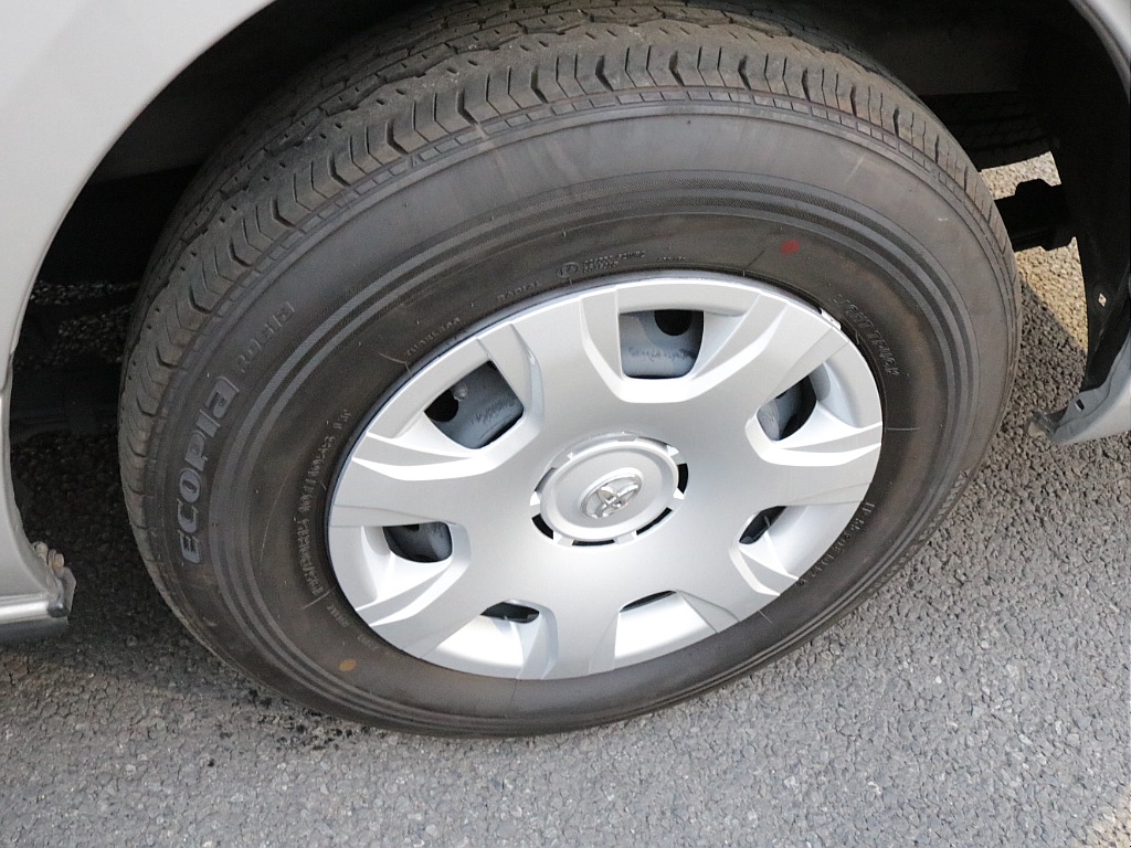 平成２４年式ハイエースＶ３０００ディーゼル４ＷＤＤＸ５ドア入庫！！トヨタ純正ＳＤナビバックカメラＥＴＣ装備！寒冷地仕様、助手席エアバック、リアヒーター、プライバシーガラス装備済み！！