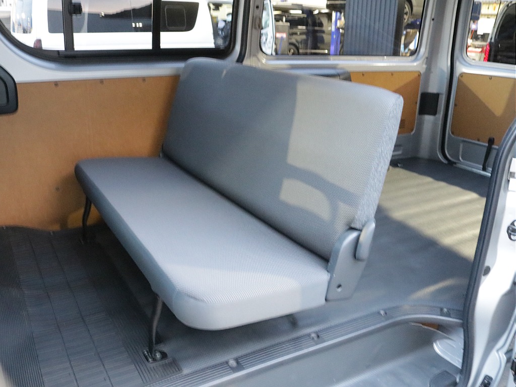 平成２４年式ハイエースＶ３０００ディーゼル４ＷＤＤＸ５ドア入庫！！トヨタ純正ＳＤナビバックカメラＥＴＣ装備！寒冷地仕様、助手席エアバック、リアヒーター、プライバシーガラス装備済み！！