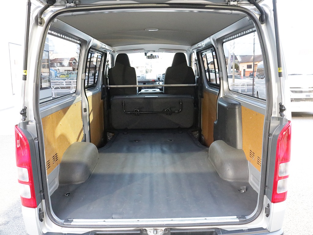 平成２４年式ハイエースＶ３０００ディーゼル４ＷＤＤＸ５ドア入庫！！トヨタ純正ＳＤナビバックカメラＥＴＣ装備！寒冷地仕様、助手席エアバック、リアヒーター、プライバシーガラス装備済み！！