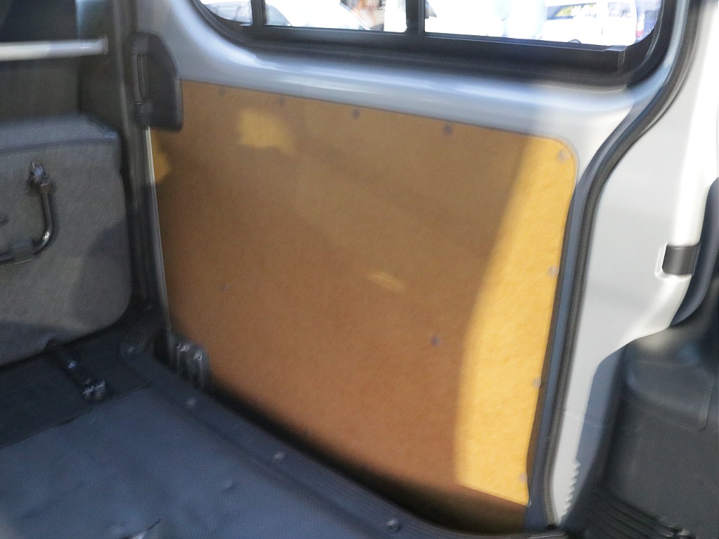 平成２４年式ハイエースＶ３０００ディーゼル４ＷＤＤＸ５ドア入庫！！トヨタ純正ＳＤナビバックカメラＥＴＣ装備！寒冷地仕様、助手席エアバック、リアヒーター、プライバシーガラス装備済み！！