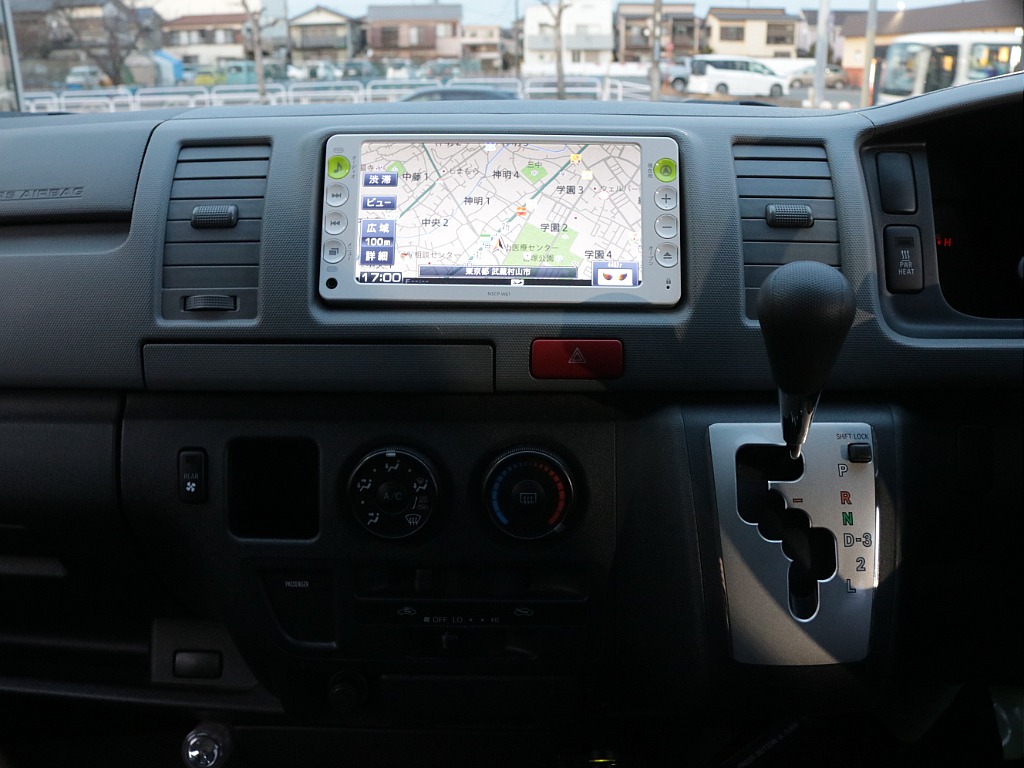 平成２４年式ハイエースＶ３０００ディーゼル４ＷＤＤＸ５ドア入庫！！トヨタ純正ＳＤナビバックカメラＥＴＣ装備！寒冷地仕様、助手席エアバック、リアヒーター、プライバシーガラス装備済み！！