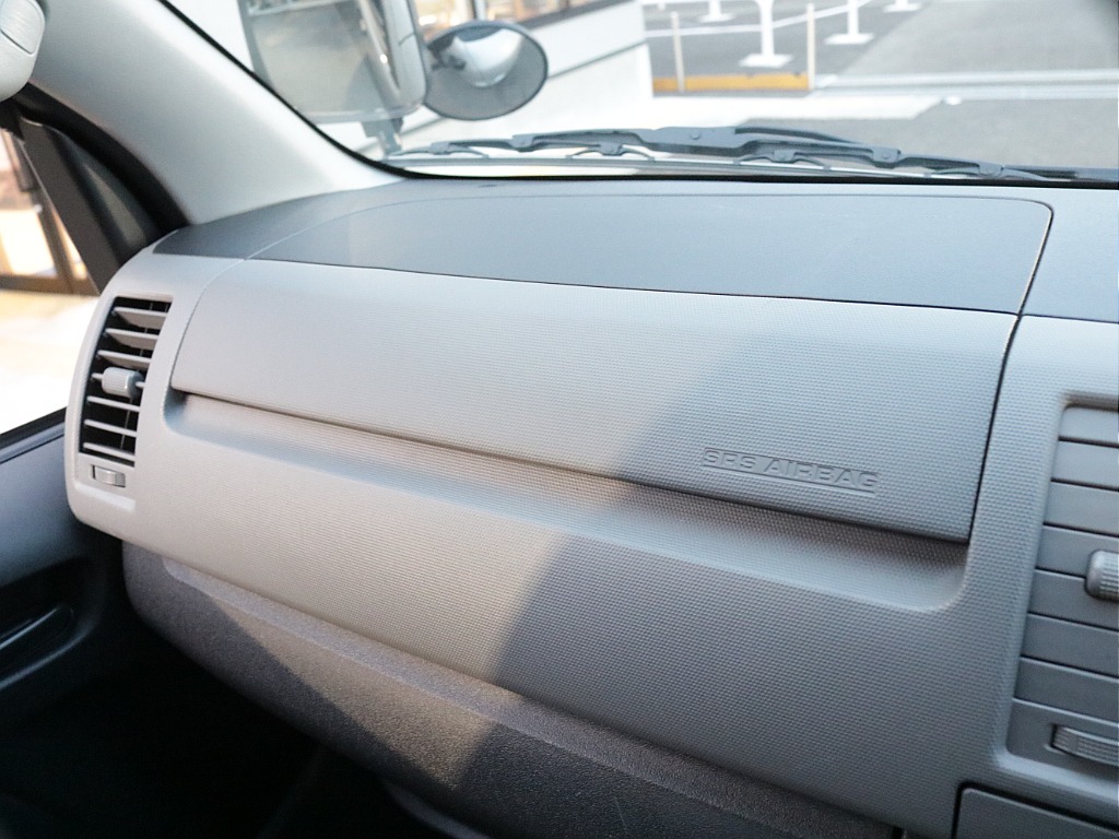 平成２４年式ハイエースＶ３０００ディーゼル４ＷＤＤＸ５ドア入庫！！トヨタ純正ＳＤナビバックカメラＥＴＣ装備！寒冷地仕様、助手席エアバック、リアヒーター、プライバシーガラス装備済み！！