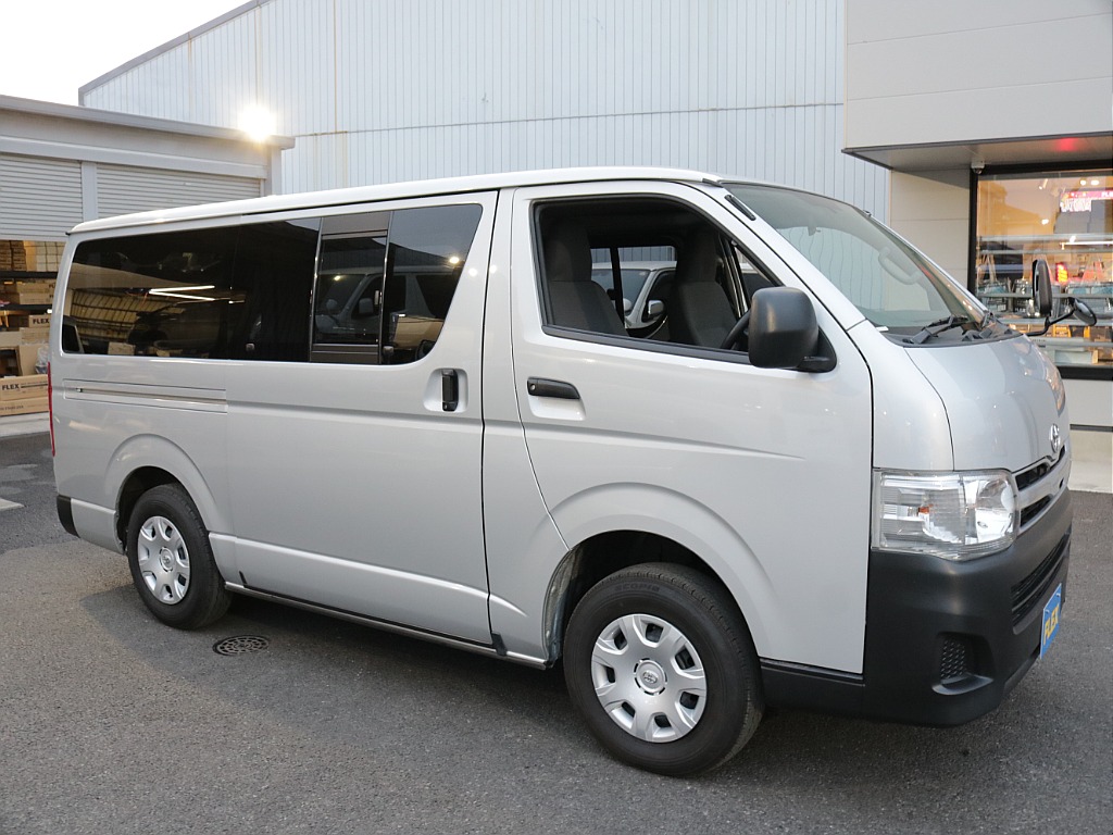 平成２４年式ハイエースＶ３０００ディーゼル４ＷＤＤＸ５ドア入庫！！トヨタ純正ＳＤナビバックカメラＥＴＣ装備！寒冷地仕様、助手席エアバック、リアヒーター、プライバシーガラス装備済み！！