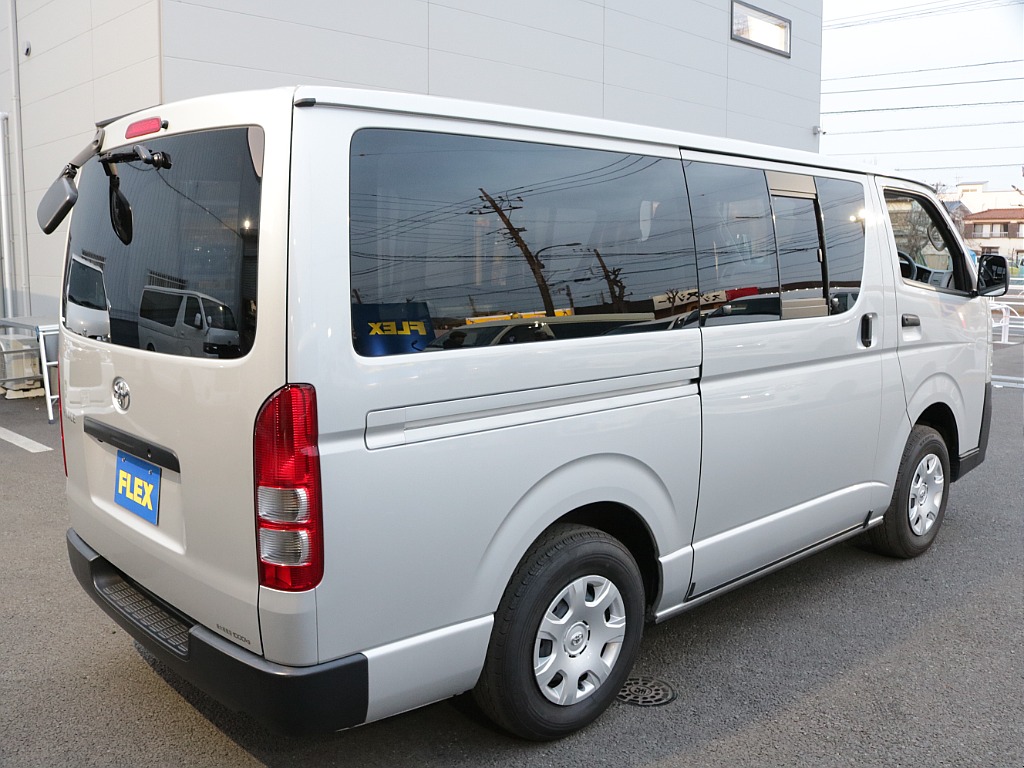 平成２４年式ハイエースＶ３０００ディーゼル４ＷＤＤＸ５ドア入庫！！トヨタ純正ＳＤナビバックカメラＥＴＣ装備！寒冷地仕様、助手席エアバック、リアヒーター、プライバシーガラス装備済み！！