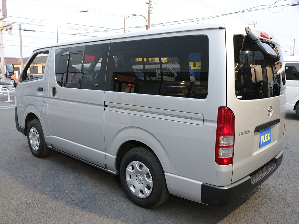 平成２４年式ハイエースＶ３０００ディーゼル４ＷＤＤＸ５ドア入庫！！トヨタ純正ＳＤナビバックカメラＥＴＣ装備！寒冷地仕様、助手席エアバック、リアヒーター、プライバシーガラス装備済み！！