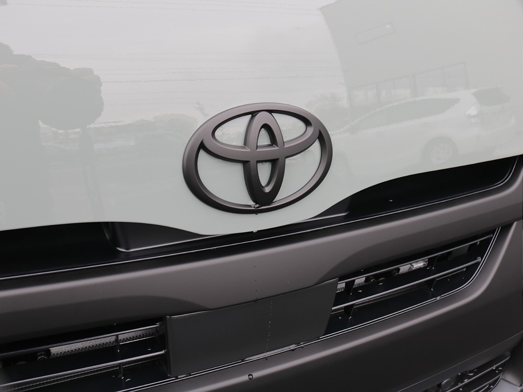 令和８年式ハイエースＶアースカラーパッケージ２０００ガソリンブラックエディション完成！ＧＲフロントバンパーオリジナル１６インチアルミオリジナルオーバーフェンダーＢＩＧ－Ｘ１１ナビＥＴＣ２．０ＨＤＭＩ！