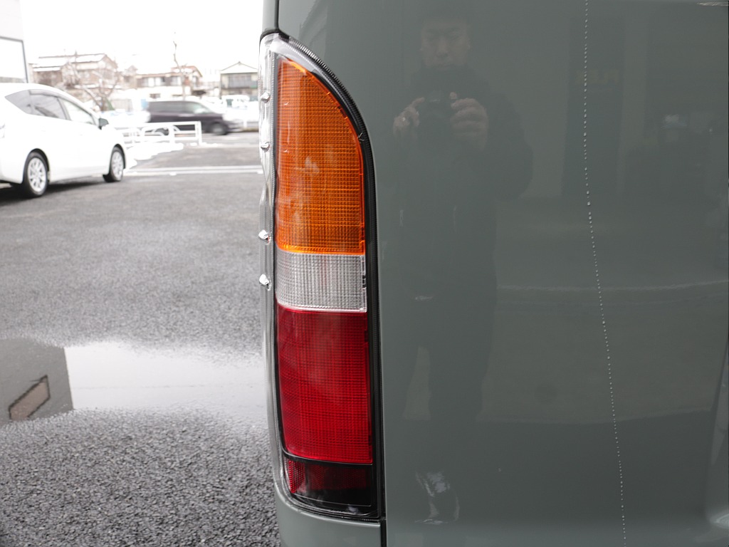 令和８年式ハイエースＶアースカラーパッケージ２０００ガソリンブラックエディション完成！ＧＲフロントバンパーオリジナル１６インチアルミオリジナルオーバーフェンダーＢＩＧ－Ｘ１１ナビＥＴＣ２．０ＨＤＭＩ！