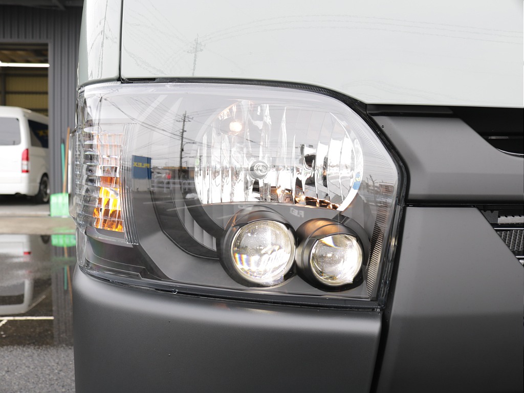 令和８年式ハイエースＶアースカラーパッケージ２０００ガソリンブラックエディション完成！ＧＲフロントバンパーオリジナル１６インチアルミオリジナルオーバーフェンダーＢＩＧ－Ｘ１１ナビＥＴＣ２．０ＨＤＭＩ！