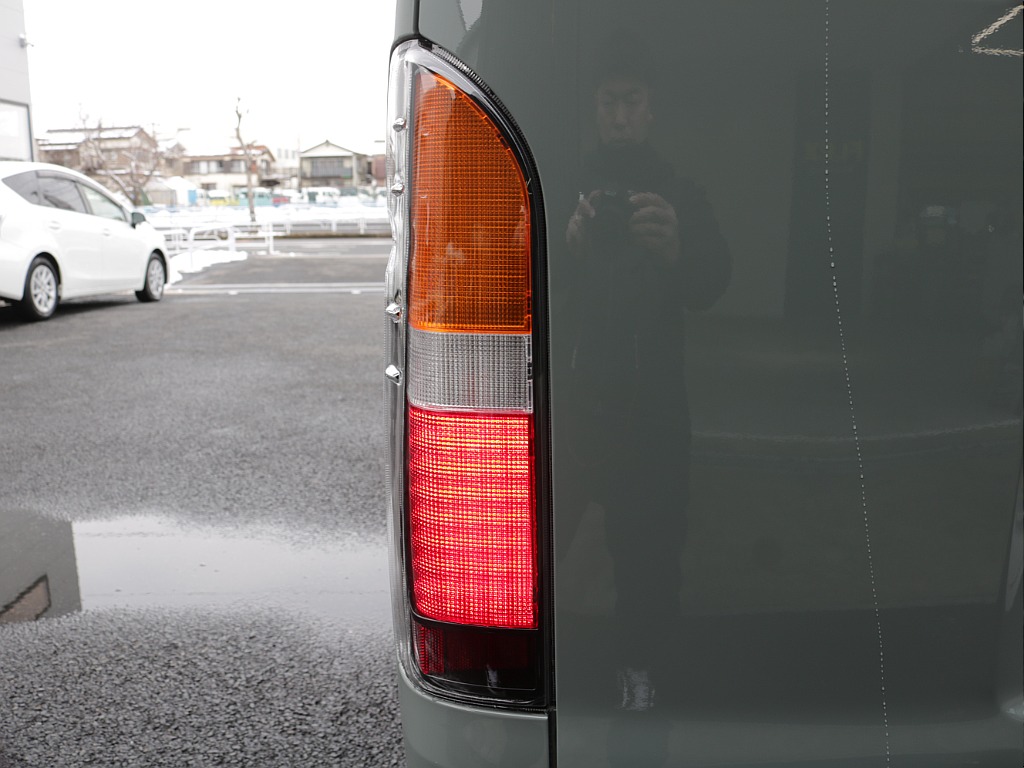 令和８年式ハイエースＶアースカラーパッケージ２０００ガソリンブラックエディション完成！ＧＲフロントバンパーオリジナル１６インチアルミオリジナルオーバーフェンダーＢＩＧ－Ｘ１１ナビＥＴＣ２．０ＨＤＭＩ！