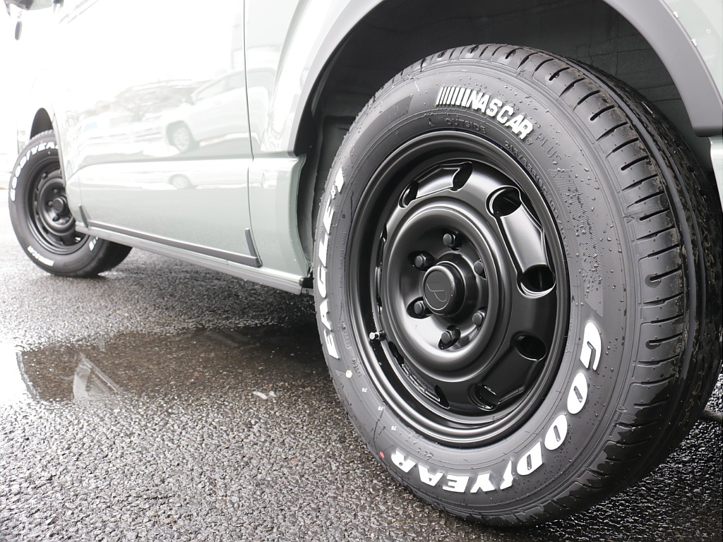 令和８年式ハイエースＶアースカラーパッケージ２０００ガソリンブラックエディション完成！ＧＲフロントバンパーオリジナル１６インチアルミオリジナルオーバーフェンダーＢＩＧ－Ｘ１１ナビＥＴＣ２．０ＨＤＭＩ！