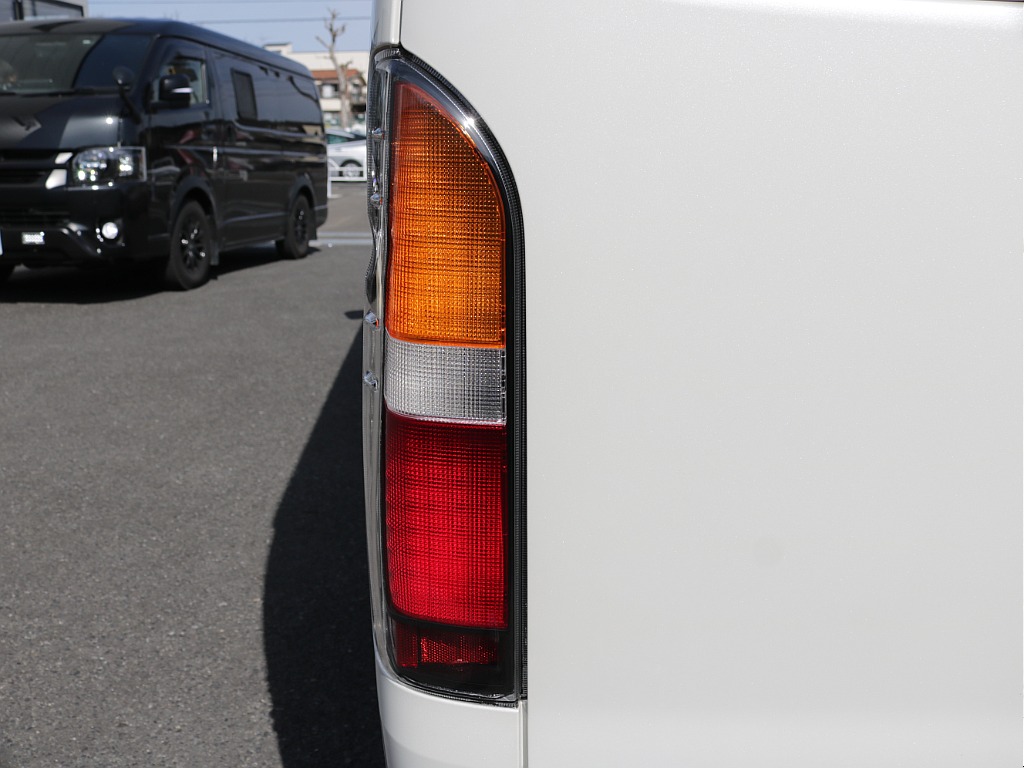 令和４年式ワゴンＧＬパールホワイト人気のＲＥクラシック丸目ライトフェイスチェンジ済み！オリジナル１６インチアルミナスカー１６インチタイヤオリジナルオーバーフェンダーオリジナルＬＥＤテールライト装着済み