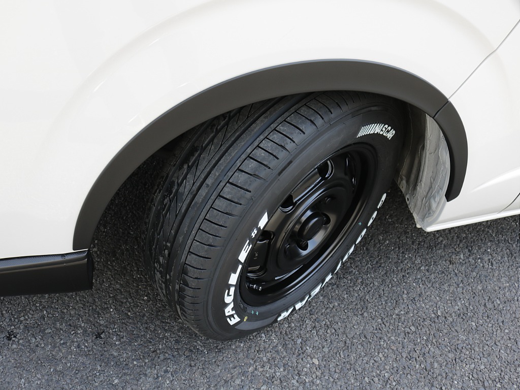 令和４年式ワゴンＧＬパールホワイト人気のＲＥクラシック丸目ライトフェイスチェンジ済み！オリジナル１６インチアルミナスカー１６インチタイヤオリジナルオーバーフェンダーオリジナルＬＥＤテールライト装着済み