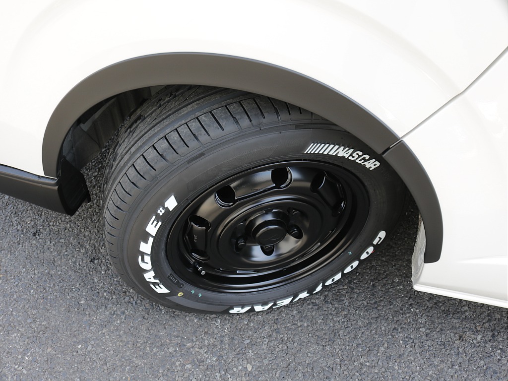 令和４年式ワゴンＧＬパールホワイト人気のＲＥクラシック丸目ライトフェイスチェンジ済み！オリジナル１６インチアルミナスカー１６インチタイヤオリジナルオーバーフェンダーオリジナルＬＥＤテールライト装着済み