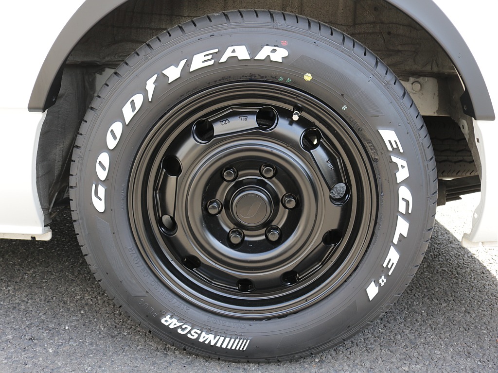 令和４年式ワゴンＧＬパールホワイト人気のＲＥクラシック丸目ライトフェイスチェンジ済み！オリジナル１６インチアルミナスカー１６インチタイヤオリジナルオーバーフェンダーオリジナルＬＥＤテールライト装着済み