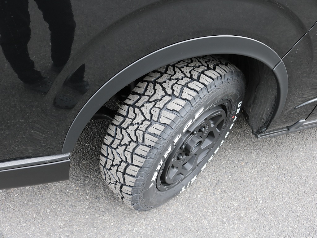 令和７年式ダークプライムＳ２８００ディーゼル４ＷＤカスタム車両入庫！オリジナルフロントバンパーオリジナルオーバーフェンダーオリジナルＬＥＤテールライトオリジナル１６インチアルミＢＩＧ－Ｘ１１インチナビ