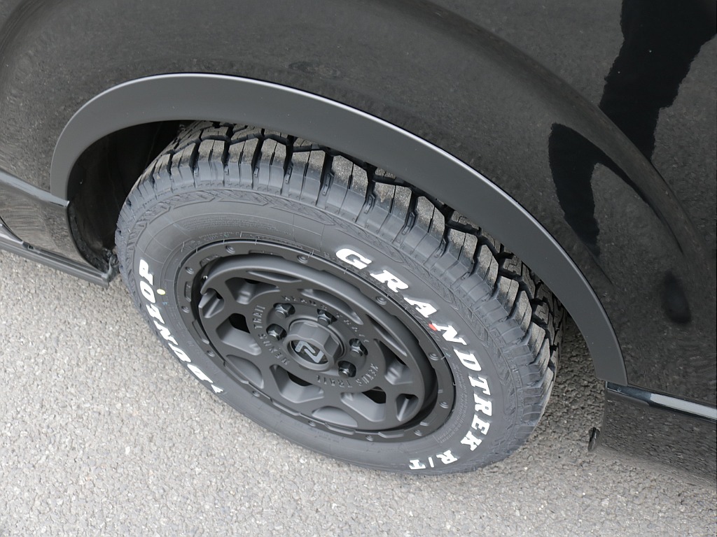 令和７年式ダークプライムＳ２８００ディーゼル４ＷＤカスタム車両入庫！オリジナルフロントバンパーオリジナルオーバーフェンダーオリジナルＬＥＤテールライトオリジナル１６インチアルミＢＩＧ－Ｘ１１インチナビ