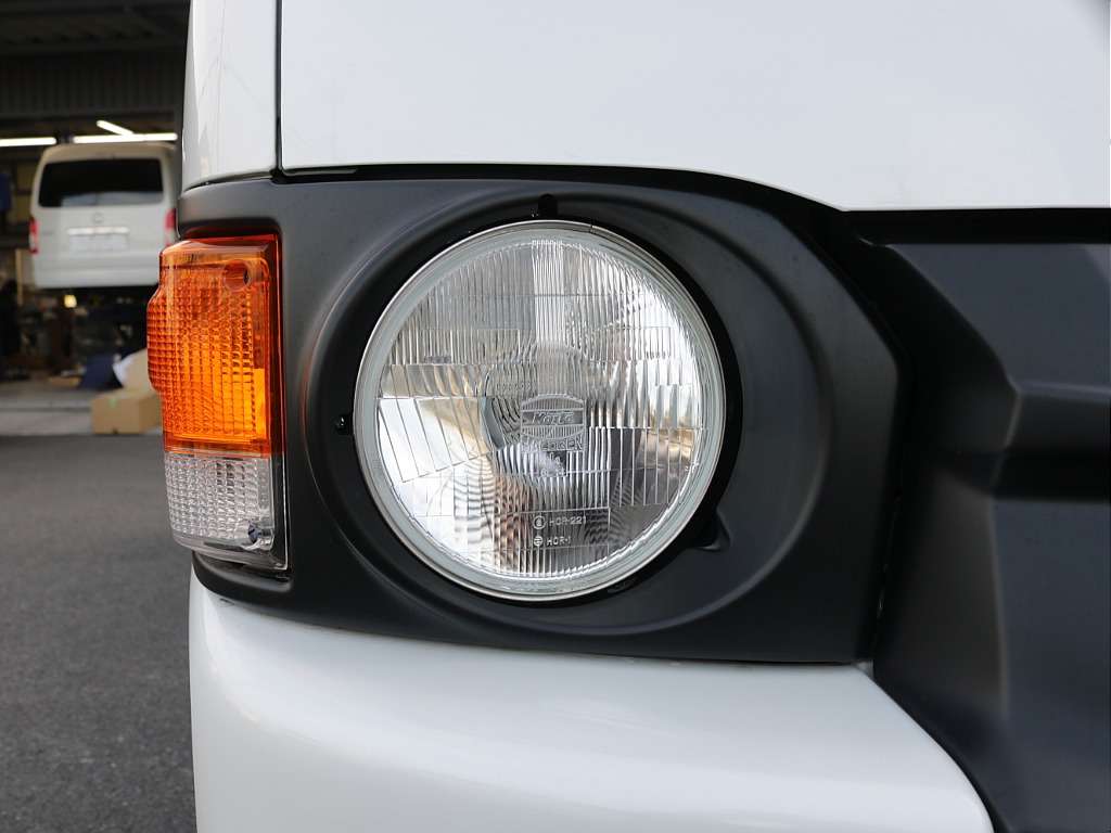 令和５年式ワゴンＧＬ２７００ガソリン４ＷＤシートアレンジＶｅｒ１施工済みＲＥクラシック丸目ライトフェイスチェンジ済み！パナソニック９インチナビパイオニア１３インチフリップダウンモニター装着済み！！