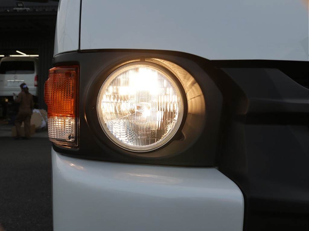 令和５年式ワゴンＧＬ２７００ガソリン４ＷＤシートアレンジＶｅｒ１施工済みＲＥクラシック丸目ライトフェイスチェンジ済み！パナソニック９インチナビパイオニア１３インチフリップダウンモニター装着済み！！