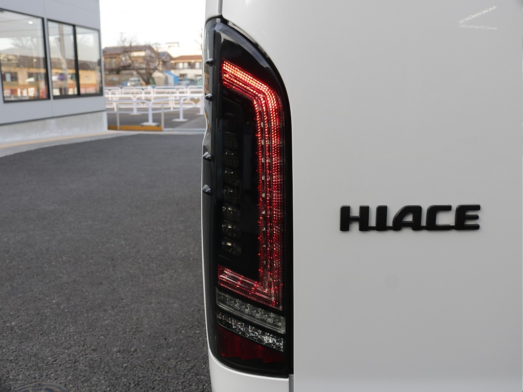 令和５年式ワゴンＧＬ２７００ガソリン４ＷＤシートアレンジＶｅｒ１施工済みＲＥクラシック丸目ライトフェイスチェンジ済み！パナソニック９インチナビパイオニア１３インチフリップダウンモニター装着済み！！