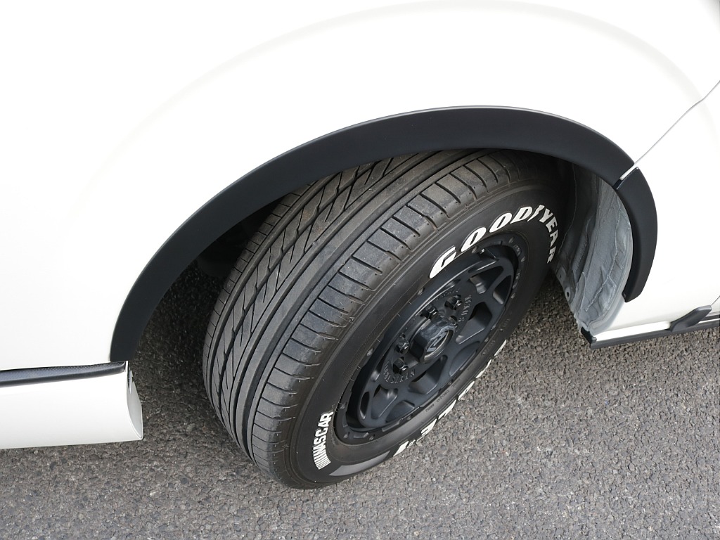 令和５年式ワゴンＧＬ２７００ガソリン４ＷＤシートアレンジＶｅｒ１施工済みＲＥクラシック丸目ライトフェイスチェンジ済み！パナソニック９インチナビパイオニア１３インチフリップダウンモニター装着済み！！