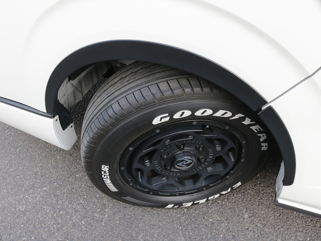 令和５年式ワゴンＧＬ２７００ガソリン４ＷＤシートアレンジＶｅｒ１施工済みＲＥクラシック丸目ライトフェイスチェンジ済み！パナソニック９インチナビパイオニア１３インチフリップダウンモニター装着済み！！