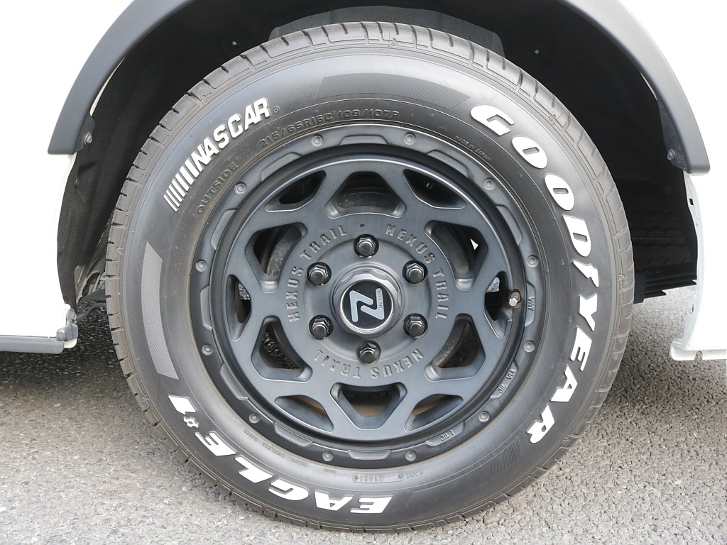 令和５年式ワゴンＧＬ２７００ガソリン４ＷＤシートアレンジＶｅｒ１施工済みＲＥクラシック丸目ライトフェイスチェンジ済み！パナソニック９インチナビパイオニア１３インチフリップダウンモニター装着済み！！