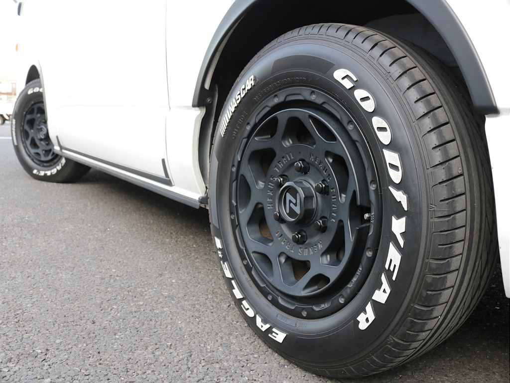 令和５年式ワゴンＧＬ２７００ガソリン４ＷＤシートアレンジＶｅｒ１施工済みＲＥクラシック丸目ライトフェイスチェンジ済み！パナソニック９インチナビパイオニア１３インチフリップダウンモニター装着済み！！